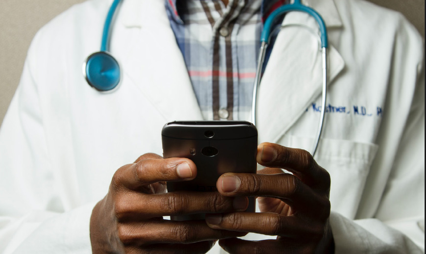 Enable Real-time SMS Dialogue - doctor checks his phone