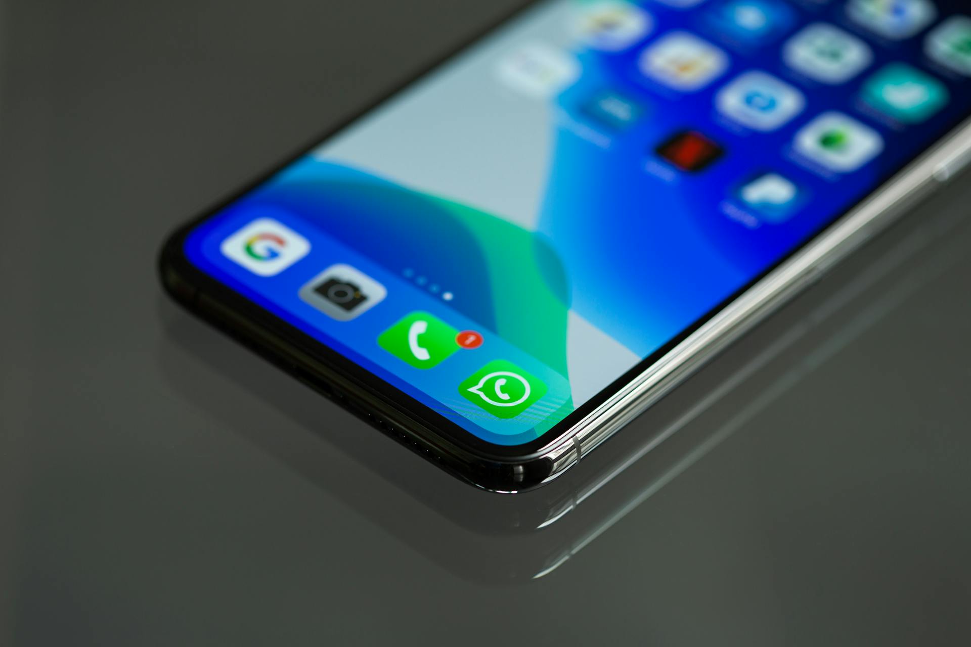 SMS vs WhatsApp marketing